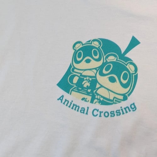 تيشيرت انيمل كروسينق نسائي مرخص من نينتدو.
