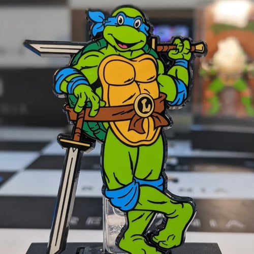 بروش شخصية ليوناردو من سلاحف النينجا ،
