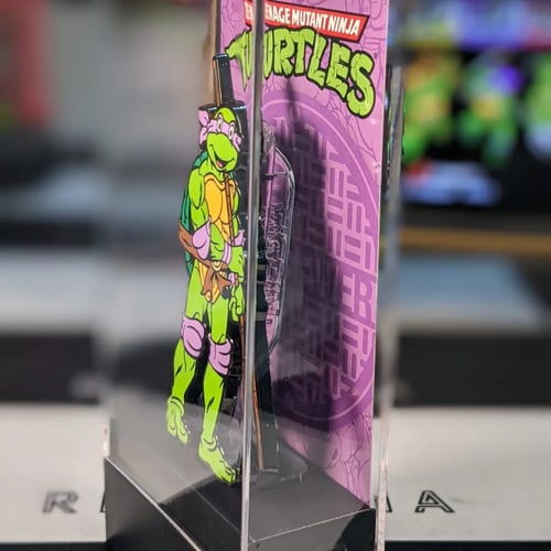 بروش شخصية دوناتيلو من سلاحف النينجا ،