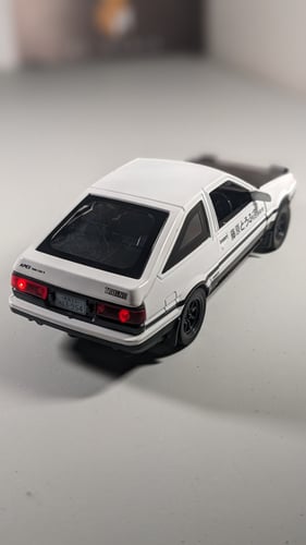 نموذج لسيارة باندا ترونو من انيشيال دي.