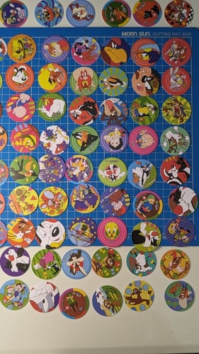 بطاقات لوني تون ( كانت مع بطاطس ليز قديمًا).