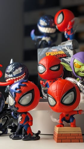 فيقر رينو من سبيدرمان ، مرخص رسمي ( أصلي )