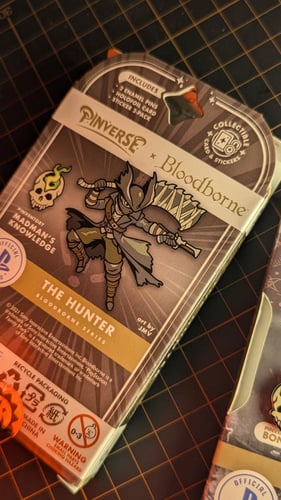 بروش هنتر من لعبة بلدبورن. مرخص رسمي من بلايستيشن.