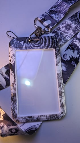 حامل بطاقة جينجي ايتو.