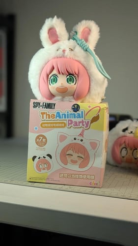 دمية انيا من سباي اكس فاميلي.