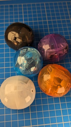 ميدالية جين من المحقق كونان.