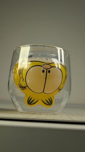 كأس على شكل غارفيلد .