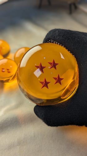 كرة دراغون بول.