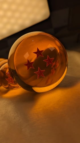 كرة دراغون بول.