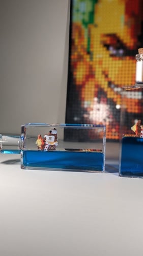 سفينة طاقم لوفي ثاوزند ساني-غو داخل قارورة.