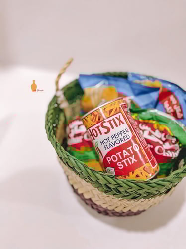 سلة خوص بمسكات