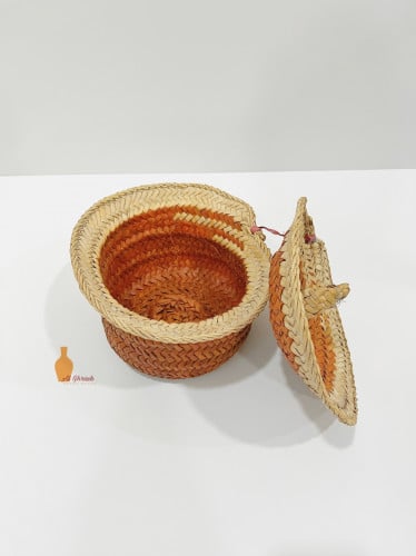 قفة خوص برتقالية بغطاء