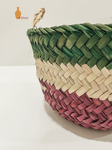 سلة خوص بمسكات