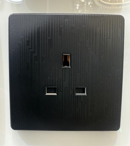 فيش ١٣ أمبير ماتركس اسود بيانو NKDN