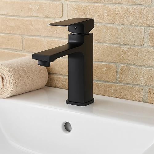 خلاط مغسلة قصير مربع اسود مع ليات و هراب