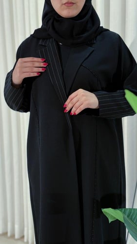 عبايه بليز مبطنه قماش مقلم الكم والياقه مع تحديد ق...