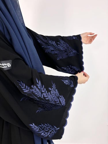 عباية دبل كلوش بتطريز كحلي فاخر BB647