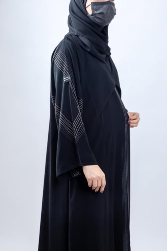 عبايه نص كلوش قماش ملكي خيط مكره ملون BB268