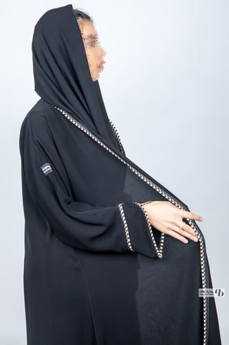 عباية قصة عادية قماش ملكي قيطان بيج واسود BB174