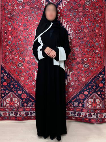 عباية نص كلوش أسود مع تحديد أبيض BB664