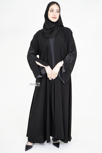 عباية نص كلوش ملكي والاكمام مفتوحة تطريز اسود BB19...