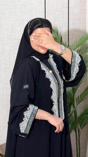 عباية نص كلوش مع شك بالكم والامام BB703