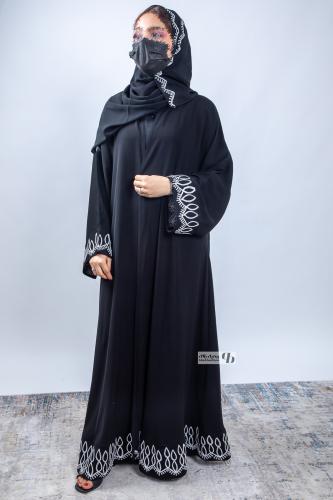 عباية ملكي نص كلوش تطريز ابيض واسود على الاكمام وا...
