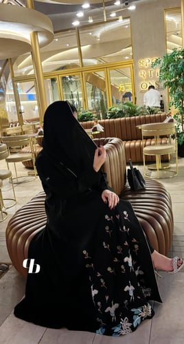 عبايه لف تطريز من الامام تحديد قيطان BB0632