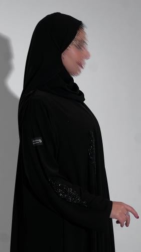 عباية نص كلوش بكم عادي مع شك فاخر من الأمام BB686