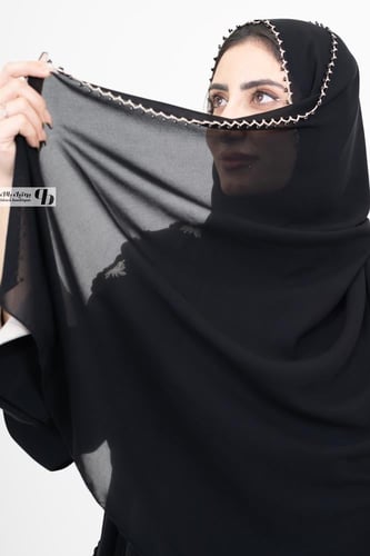 طرحة خرز اسود وبيج BB0302