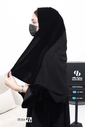 عبايه شتوي نص كلوش قماش ملكي مع مخمل BB045