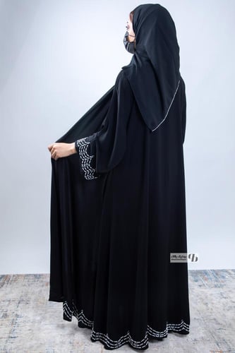 عبايه نص كلوش قماش ملكي مع شك بالاكمام واسفل العبا...