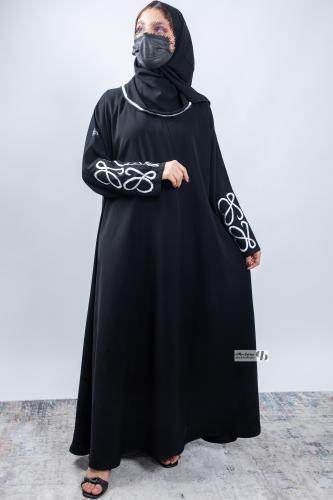 عبايه نص كلوش قماش ملكي مع تطريز ابيض بالاكمام وال...