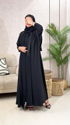 عباية نص كلوش مع دانتيل مطرز اسودBB706