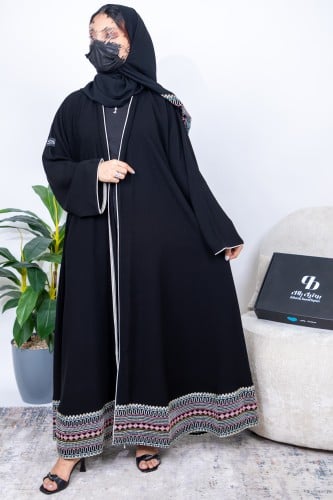 عباية نص كلوش قماش ملكي قيطان بيج ومن الاسفل تطريز...