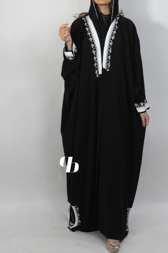 عبايه نص بشت شك على الاكمام واسفل العبايه BB644