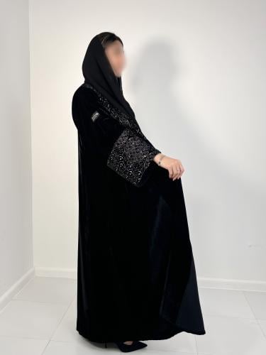 عباية نص كلوش بتطريز على الأكمام والأمام BB645