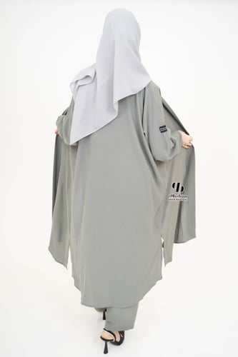 عباية سفر ٣ قطع بنطلون + بلوزة + عباية لون رصاصي B...