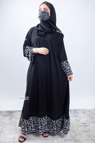 عبايه نص كلوش قماش ملكي مع تطريز ابيض BB266