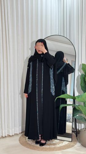 عبايه نص كلوش مع سدو ملون من الجوانب مع تحديد لون...