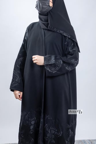 عبايه نص كلوش قماش سراميك مع تطريز اسود BB274