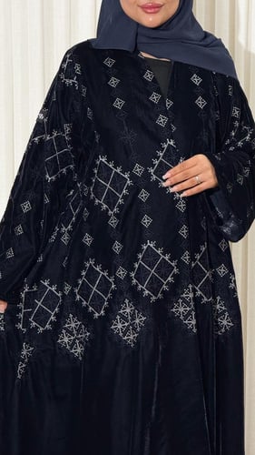 عبايه نص كلوش شتوي تطريز الكحلي BB719