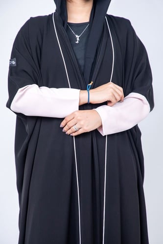 عباية نص بشت ملكي بقيطان زهري والاكمام زهري BB200