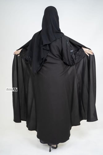 عباية ربع كلوش قماش كتان تطريز اسود علي الأكمام BB...