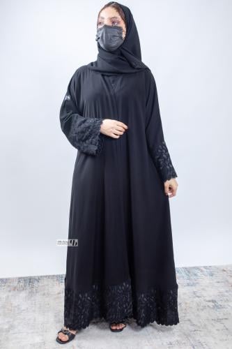 عبايه نص كلوش قماش ملكي مع تطريز اسود BB265