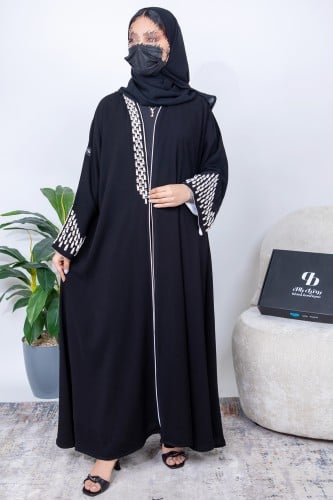 عباية نص كلوش قماش ملكي قيطان ابيض الأكمام والأمام...