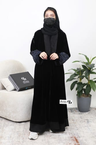 عباية شتوية مخمل أسود مع شك علي الأكمام BB054