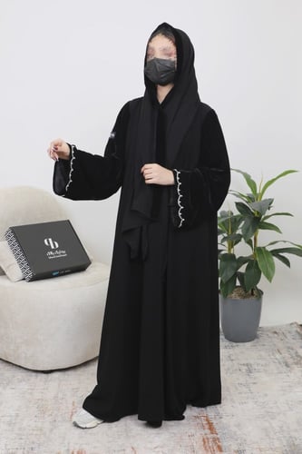 عباية شتوية ملكي مع أكمام مخمل شك BB054