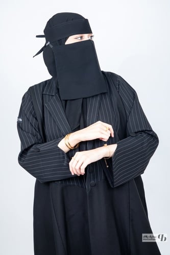 عباية نص كلوش كتان مقلم بكتان سادة BB166