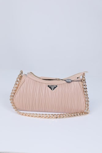 عباية ملكي نص كلوش تطريز أسود BB080